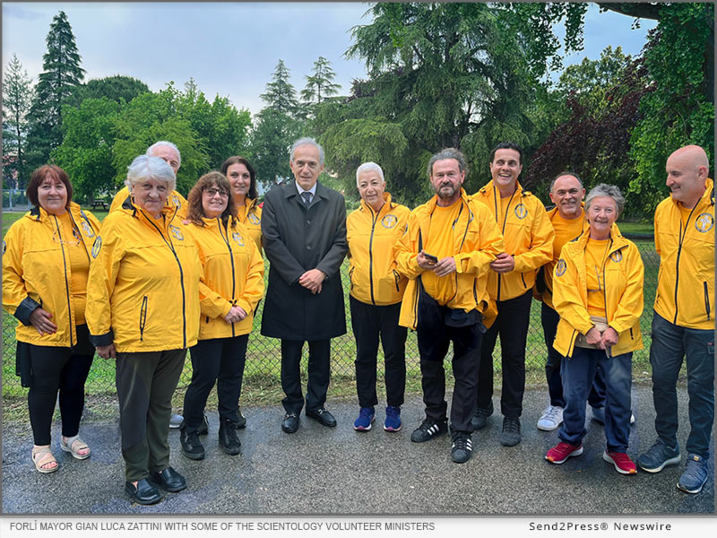 Forlì Mayor Gian Luca Zattini with some of the Scientology Volunteer Ministers